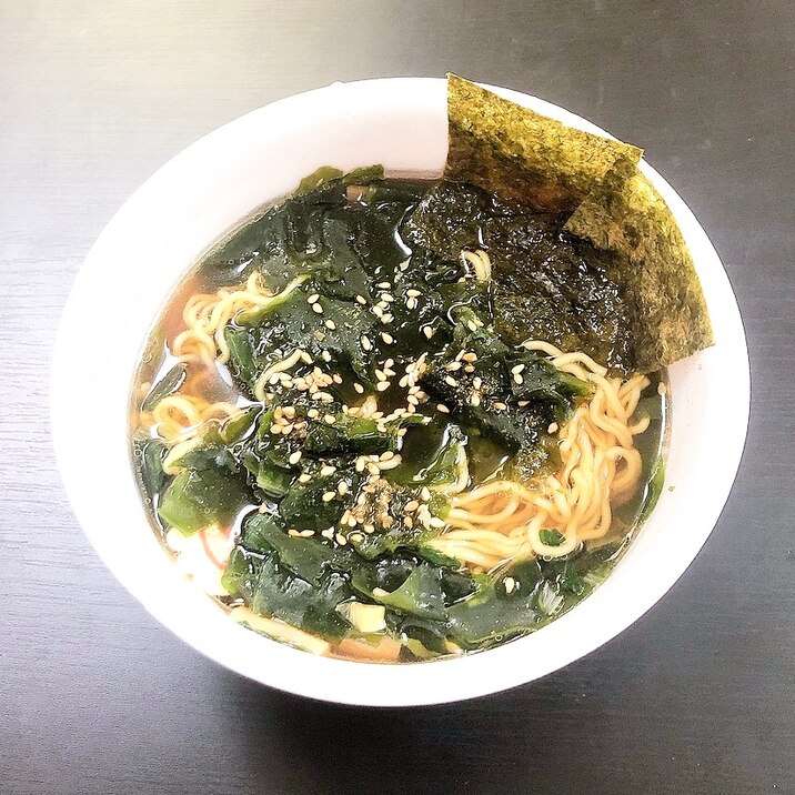 簡単⭐ラーメンにわかめトッピング